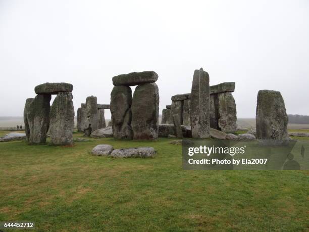 stonehenge - england - religiöse stätte fotografías e imágenes de stock