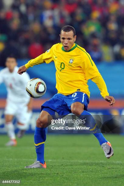 Luis FABIANO - - Bresil / Chili - Coupe du Monde 2010 - Huitiemes de finale - Ellis Park, Johannesburg, Afrique du Sud. Photo: Dave Winter / Icon...