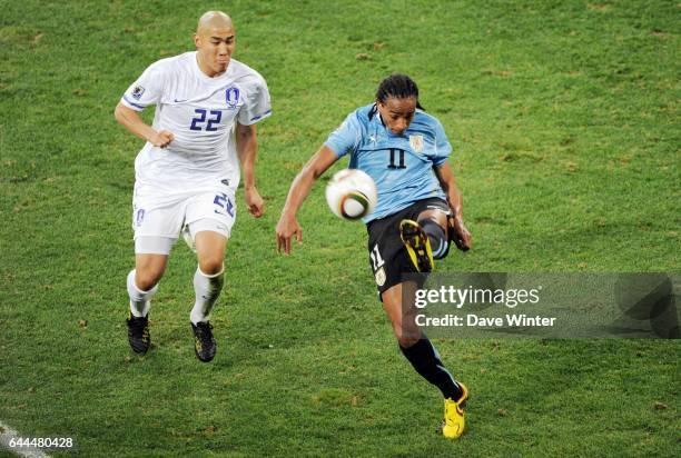 Alvaro PEREIRA / Du Ri CHA - - Uruguay / Coree du Sud - 8eme finale Coupe du Monde 2010 - Nelson Mandela Bay - Port Elizabeth - Photo : Dave Winter /...