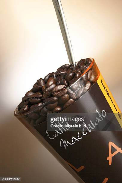 Latte Macchiato Glas mit Kaffeebohnen