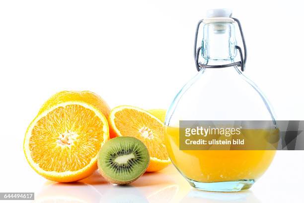 Flasche mit Orangensaft