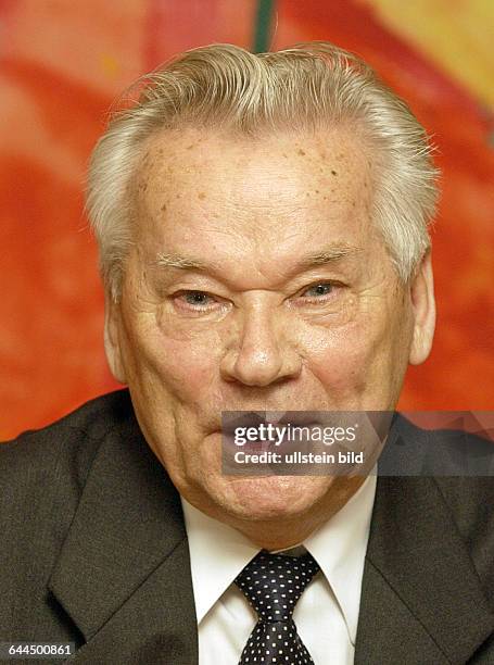 Michail Timofejewitsch Kalaschnikow Photos and Premium High Res