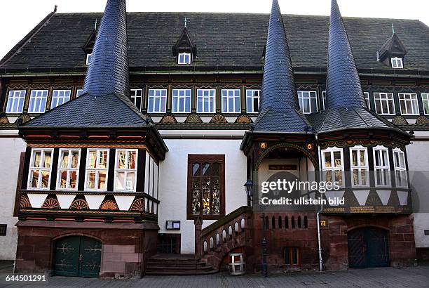 Einbeck, . Das Alte Rathaus stammt aus dem 16. Jahrhundert. Aktuell dient es seit 1996 kommunalen und anderen Institutionen.