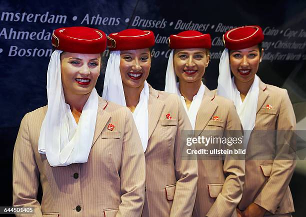 STEWARDESSEN FLUGBEGLEITERINNEN DER EMIRATES AIRLINE