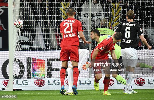Fussball, Saison 2014/15, 1. Bundesliga, 25. Spieltag,Bayer 04 Leverkusen - VfB Stuttgart 4:0Kyriakos Papadopoulos , 2. V.re., scheitert mit einem...