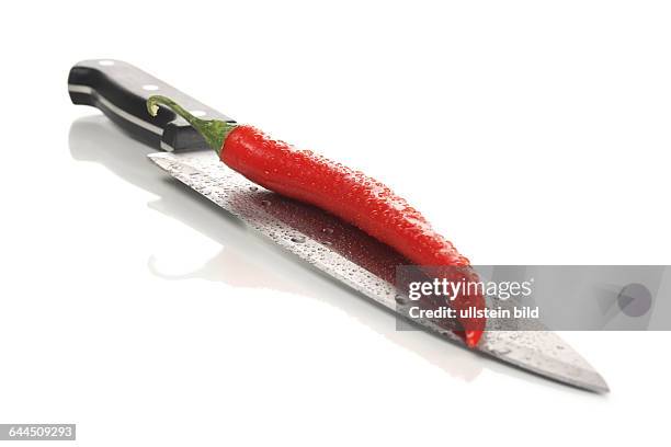 Küchenmesser mit einer Peperoni |Kitchen knife with a red pepper|
