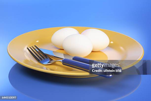 Teller mit Besteck und Eier |Plate and cutlery with eggs|