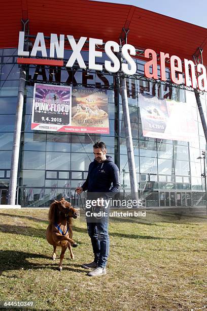 Gastiert mit ihrem neuen Programm Die goldene Spurvom 17. Und 18. April 2015 mit drei Shows in derLanxess-Arena Köln. Stefan Löcher , Showstar...