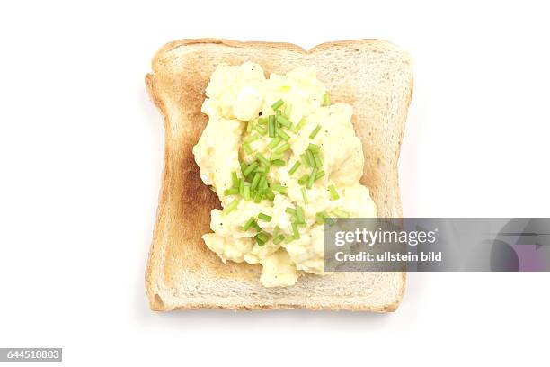 Toast mit R¸hrei und Schnittlauch |Toast with scrambled eggs and chives|