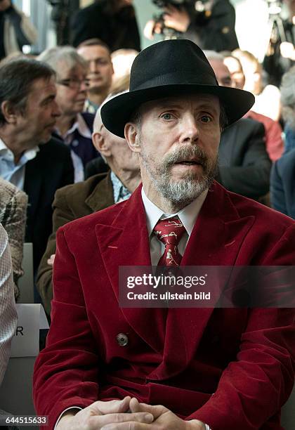 Berlin, , Pressebesichtigung der neuen Ausstellungsräume von Körperwelten unter dem Berliner Fernsehturm am Alexanderplatz, Gunther von Hagens