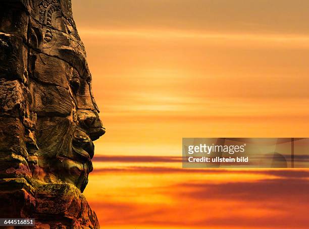 Gesicht des Bodhisattva Lokeshvara in Bayon - Ankor - Kambodscha / Sonnenuntergang; Abendstimmung;