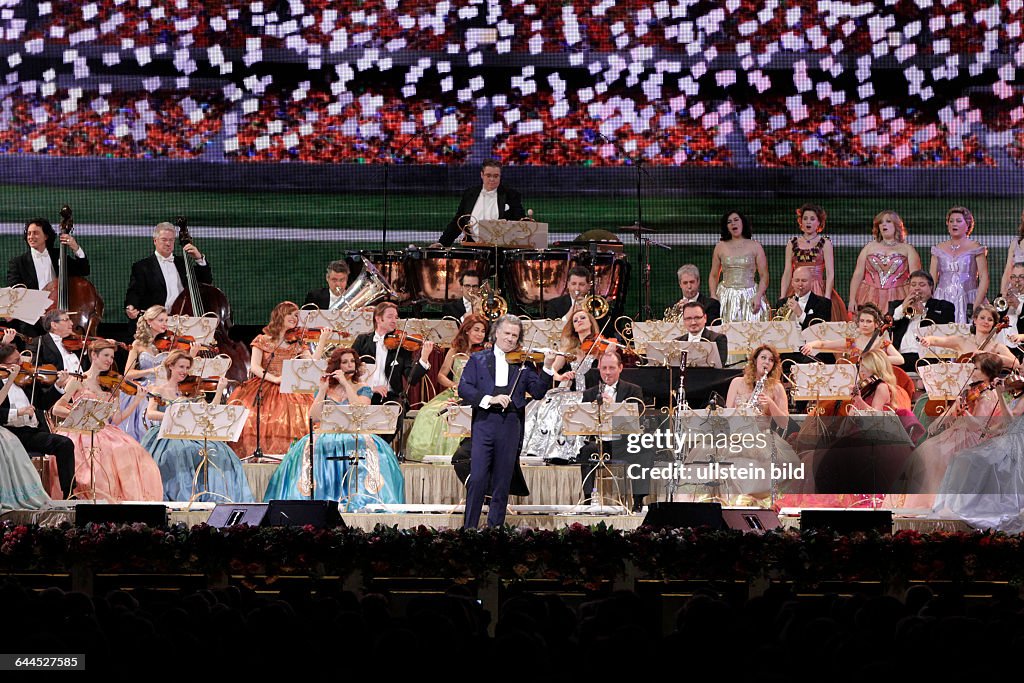 Niederländische Violinist André Rieu gastiert auf seiner "Jubiläums"-Tour in der Lanxess-Arena Köln