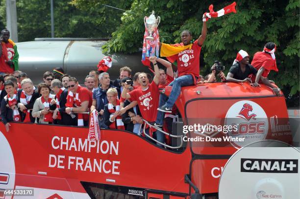 Aurelien CHEDJOU - Parade de l'Equipe de Lille en bus pour feter son Titre de Champion de France 2011 - - Lille, Photo: Dave Winter / Icon Sport,