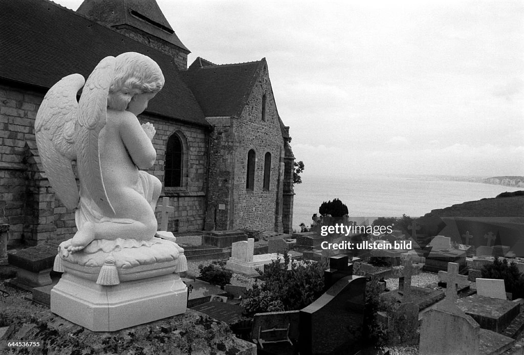 Frankreich, Kirche von Varengeville s. Mer