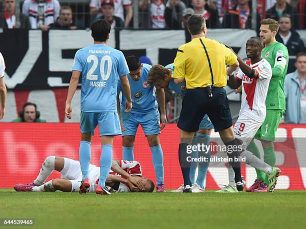 Fussball, Saison 2014/15, 1. Bundesliga, 24. Spieltag,1. FC Köln - Eintracht Frankfurt 4:1Schauspieleinlage von Deyverson , am Boden, v.re., Torwart...