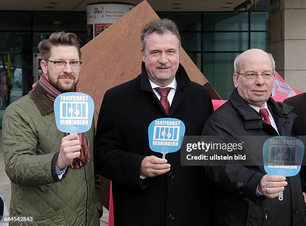 Berlin, Mahnwachen vor den Zentralen von CDU und SPD in Berlin , Foto: Bundesvorsitzende der Gewerkschaft Deutscher Lokomotivführer , Claus Weselsky,...