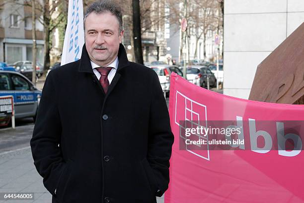 Berlin, Mahnwachen vor den Zentralen von CDU und SPD in Berlin , Foto: Bundesvorsitzende der Gewerkschaft Deutscher Lokomotivführer , Claus Weselsky