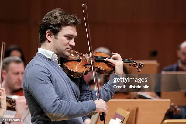 Renaud Capuçon begleitet das Scottish Chamber Orchestra unter der Leitung des britischen Dirigenten Robin Ticciati Philharmonie Köln