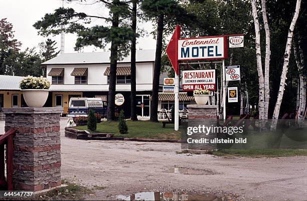 Einfahrt zum Centennial Motel in in Amabel, Ontario - Kanada 1981 *Aufnahmedatum geschätzt*