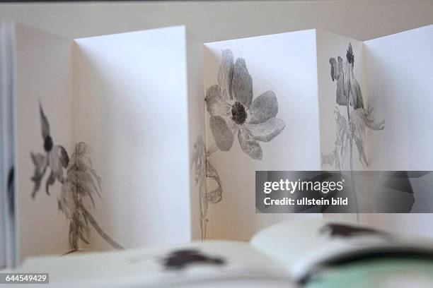 Ellen Keusen gastiert mit ihrer Ausstellung Probebühne, Künstlerbücher von Ellen Keusen vom 21. März bis 17. Mai 2015 in der Kunst- und...