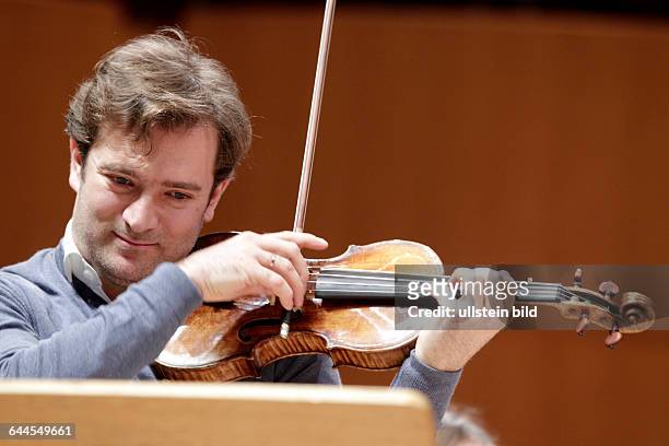 Renaud Capuçon begleitet das Scottish Chamber Orchestra unter der Leitung des britischen Dirigenten Robin Ticciati Philharmonie Köln