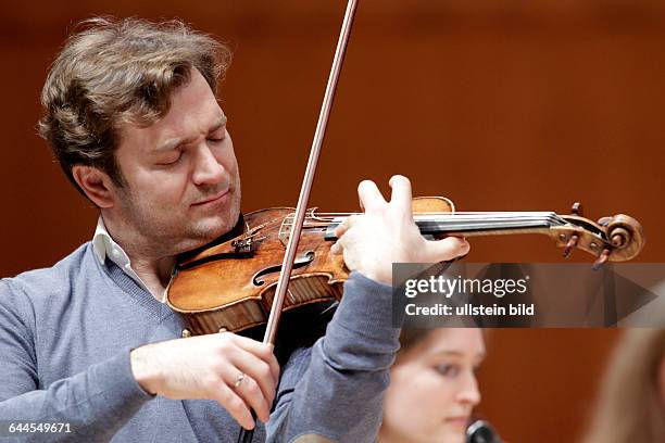 Renaud Capuçon begleitet das Scottish Chamber Orchestra unter der Leitung des britischen Dirigenten Robin Ticciati Philharmonie Köln