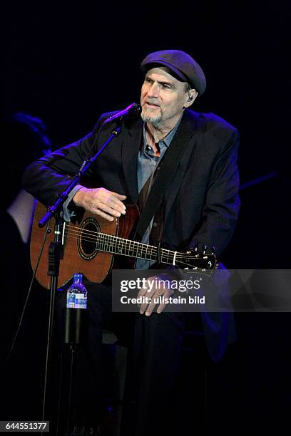 James Vernon Taylor "Life On The Road"-TourJames Taylor All-Star Band besteht aus: Andrea Zonn , Arnold McCuller , David Lasley , Jimmy Johnson ,...