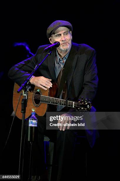 James Vernon Taylor "Life On The Road"-TourJames Taylor All-Star Band besteht aus: Andrea Zonn , Arnold McCuller , David Lasley , Jimmy Johnson ,...