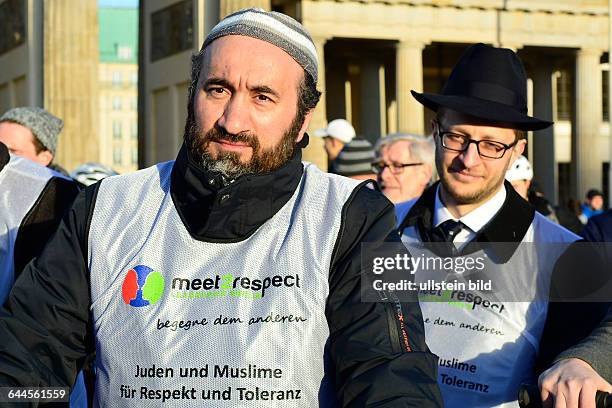 Gemeinsame Tandem-Fahrradtour von Imamen und Rabinern unter dem Motto JUDEN UND MUSLIME FÜR TOLERANZ UND RESPEKT in Berlin