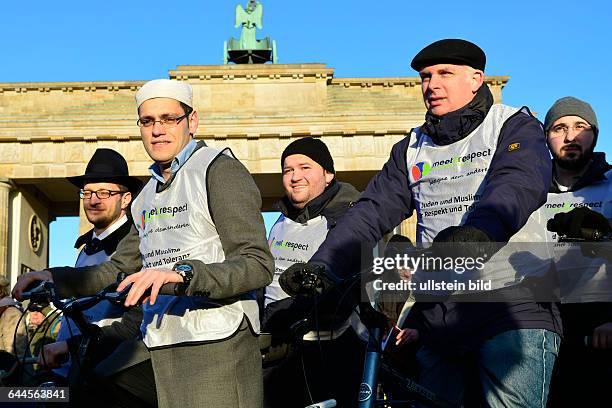 Gemeinsame Tandem-Fahrradtour von Imamen und Rabinern unter dem Motto JUDEN UND MUSLIME FÜR TOLERANZ UND RESPEKT in Berlin