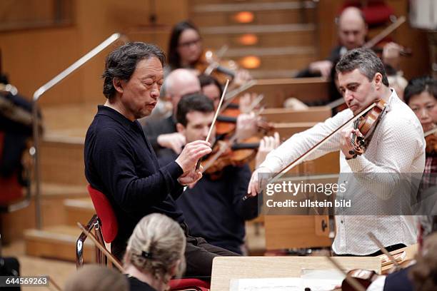 Maxim Vengerov gastiert in Begleitung des Orchestre Philharmonique de Radio France unter der Leitung des südkoreanischen Dirigenten Myung-whun Chung...