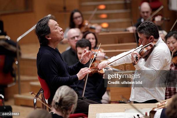 Maxim Vengerov gastiert in Begleitung des Orchestre Philharmonique de Radio France unter der Leitung des südkoreanischen Dirigenten Myung-whun Chung...