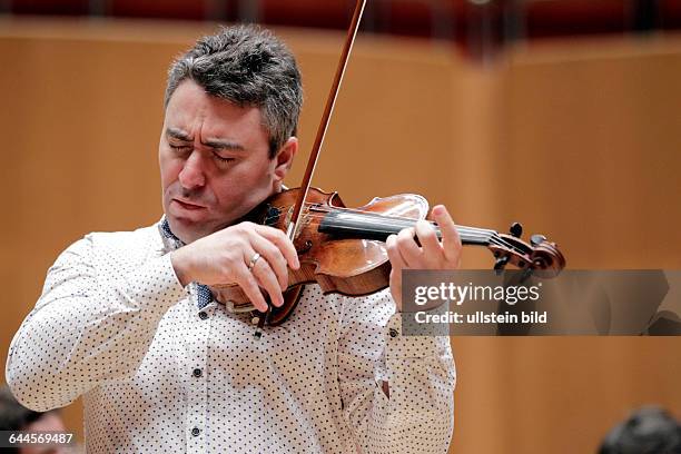 Maxim Vengerov gastiert in Begleitung des Orchestre Philharmonique de Radio France unter der Leitung des südkoreanischen Dirigenten Myung-whun Chung...