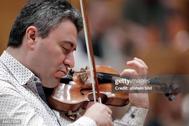 Maxim Vengerov gastiert in Begleitung des Orchestre Philharmonique de Radio France unter der Leitung des südkoreanischen Dirigenten Myung-whun Chung...