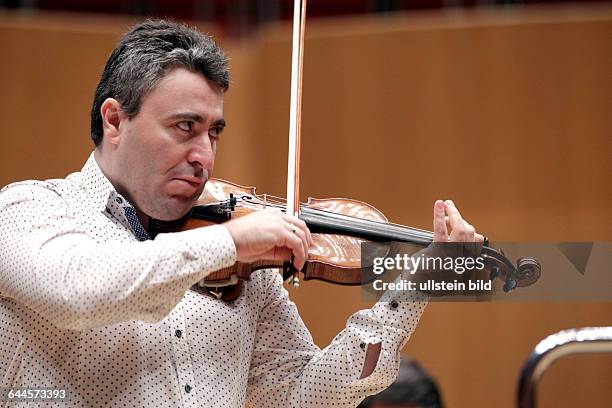 Maxim Vengerov gastiert in Begleitung des Orchestre Philharmonique de Radio France unter der Leitung des südkoreanischen Dirigenten Myung-whun Chung...