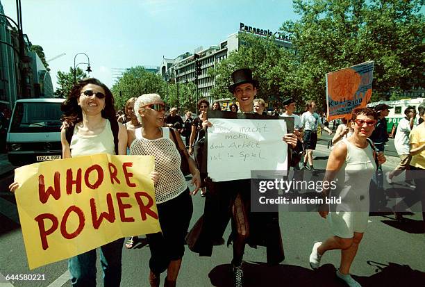 "Karawan of Love = Money", Huren Demonstration im Rahmen des Kult - Hur - Festival 2000, 25. Jubilaeum des internationalen Hurentages auf dem...