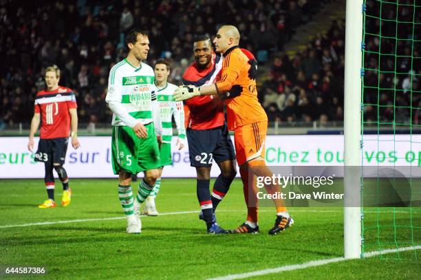 Aurelien CHEDJOU / Stephane RUFFIER - - Lille / Saint Etienne - 21e journee de Ligue 1. Photo: Dave Winter / Icon Sport.