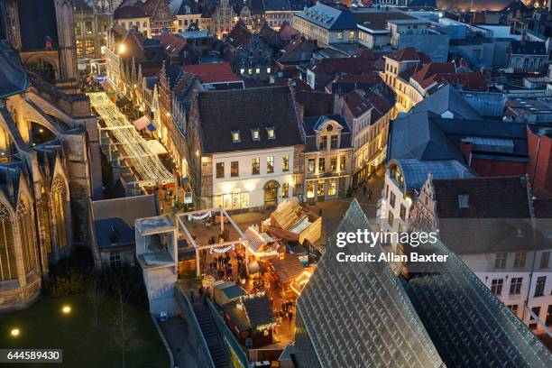 aerial view of christmas markets in the city centre of ghent at night - national day of belgium 2016 imagens e fotografias de stock