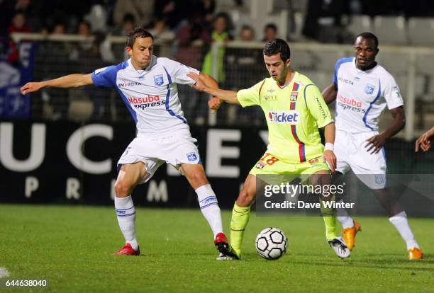 Dariusz DUDKA / Miralem PJANIC - - Auxerre / Lyon - Ligue 1, 10e journee. Photo: Dave Winter / Icon Sport.