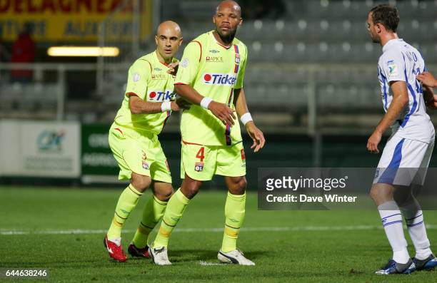 Jean Alain BOUMSONG et CRIS - - Auxerre / Lyon - Ligue 1, 10e journee. Photo: Dave Winter / Icon Sport.
