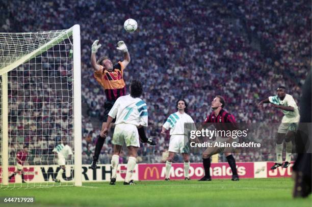 Fabien BARTHEZ / Jean Pierre PAPIN - - Milan AC / Marseille - Finale de la Ligue des Champions 1993 -, Photo : Alain Gadoffre / Icon Sport