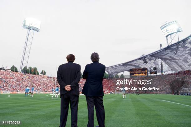 Stade Olympique de Munich - Raymond Goethals / Bernard TAPIE - - Marseille / Milan AC - Finale de la Ligue des Champions 1993 -, Photo : Alain...