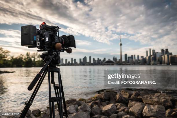 video kamera på toronto island - stativ bildbanksfoton och bilder