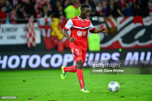 Benjamin ANGOUA - - Valenciennes / Evian Thonon - 11eme journee de Ligue 1 -, Photo : Dave Winter / Icon Sport
