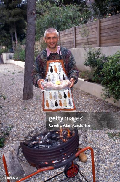 Fabrizio Ravanelli fait un barbecue - - Magazine - Marseille, Photo : Alain Gadoffre / Icon Sport