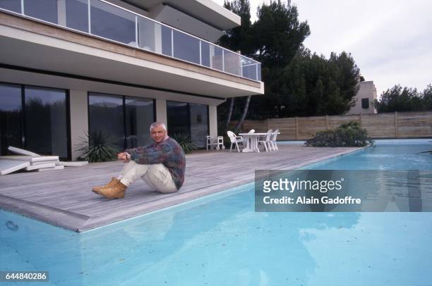 Fabrizio Ravanelli au bord de sa piscine - - Magazine - Marseille, Photo : Alain Gadoffre / Icon Sport