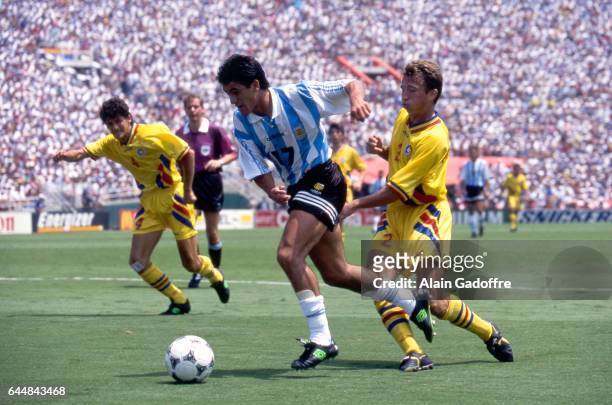 Ariel Ortega / Dan Petrescu - - Argentine / Roumanie - 1/8emeFinale Coupe du Monde 1994, Photo : Alain Gadoffre / Icon Sport