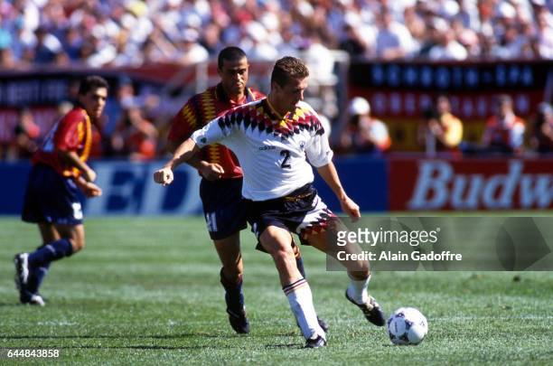 Luis Enrique / Thomas Strunz - - Allemagne / Espagne - Coupe du Monde 1994, Photo : Alain Gadoffre / Icon Sport