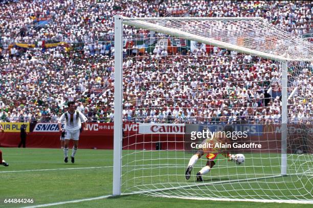 Ray Houghton / Jorge Campos - - Mexique / Irlande - Coupe du Monde 1994, Photo : Alain Gadoffre / Icon Sport