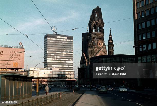Berlin, Budapester Strasse, Breitscheidplatz, Europa-Center , Gedächtniskirche 1965